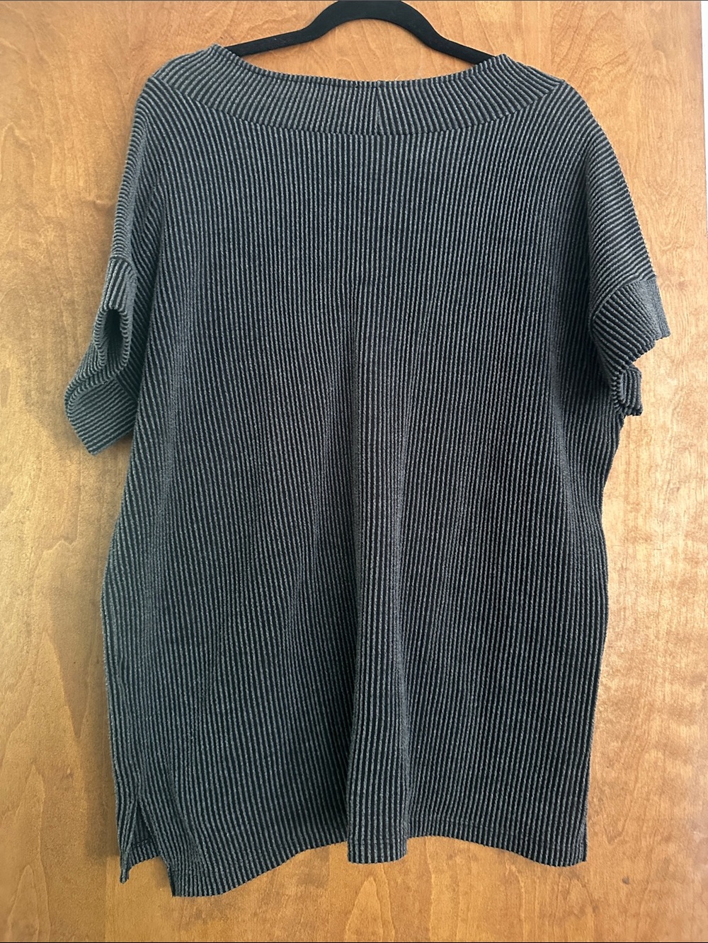 V-Neck Short Sleeve Ribbed Knit Top - Black - Picture 3 of 5